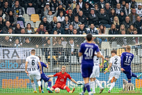 Klemen Mihelak se je kljub petim prejetim zadetkom izkazal.