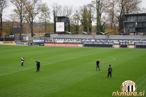 Popravljanje zelenice. Popravljanje zelenice.