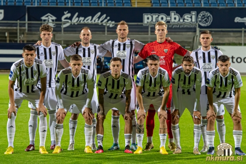 Enajsterica Mure proti Celju. Stojijo od leve: K. Cipot, Maruško, Balažic, Mihelak, Bobičanec. Čepijo: Daku, Beganović, Šrolwer, Klepač, Pucko in Kuzmić. Enajsterica Mure proti Celju. Stojijo od leve: K. Cipot, Maruško, Balažic, Mihelak, Bobičanec. Čepijo: Daku, Beganović, Šrolwer, Klepač, Pucko in Kuzmić.