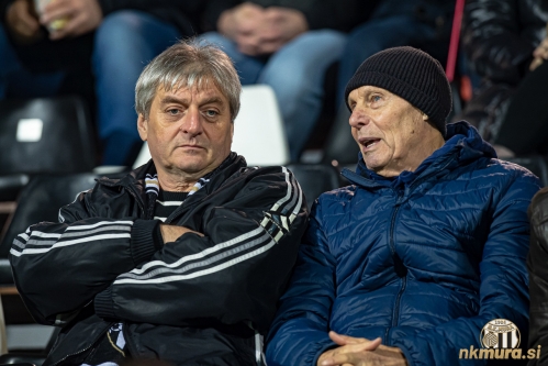 Dva nekdanja vratarja Mure. Levo Štefan Černjavič in desno Zoran Cirkvenčić. Dva nekdanja vratarja Mure. Levo Štefan Černjavič in desno Zoran Cirkvenčić.