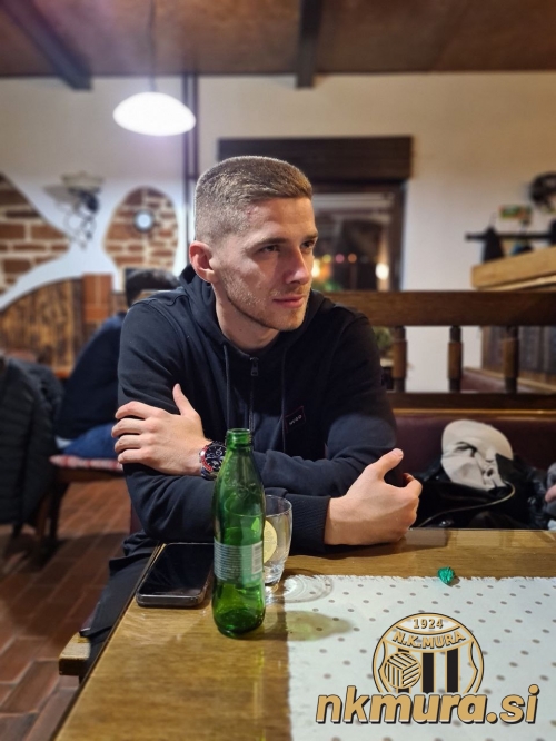 Na pijači z Murino šestico Amarjem Beganovićem. Na pijači z Murino šestico Amarjem Beganovićem.