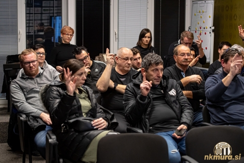 Občni zbor je potekal v press centru na stadionu. Občni zbor je potekal v press centru na stadionu.