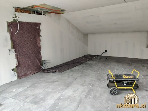 Prostori pod južno tribuno počasi dobivajo končno podobo. Prostori pod južno tribuno počasi dobivajo končno podobo.