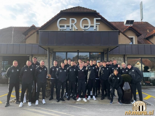 Muraši pred gostiščem Grof v Čepljah pri Vranskem. Od leve: Darjan Slavic, Andrej Kvas, Aleš Luk, Damir Čontala, Mihael Klepač, Ivan Šarić, Josip Majič, Florijan Raduha , Žiga Kous, Klemen Pucko, Mirlind Daku, Žan Buček, Nikola Jovičević, Martin Šroler, Kobie Morris, Luka Turudija, Leard Sadriu, Amar Beganović, Domantas Šimkus, Kai Cipot, Dardan Shabanhaxhaj, Vid Šumenjak, Gregor Balažic, Lazar Zličić, Srđan Kuzmić in Filippo Tripi. Muraši pred gostiščem Grof v Čepljah pri Vranskem. Od leve: Darjan Slavic, Andrej Kvas, Aleš Luk, Damir Čontala, Mihael Klepač, Ivan Šarić, Josip Majič, Florijan Raduha , Žiga Kous, Klemen Pucko, Mirlind Daku, Žan Buček, Nikola Jovičević, Martin Šroler, Kobie Morris, Luka Turudija, Leard Sadriu, Amar Beganović, Domantas Šimkus, Kai Cipot, Dardan Shabanhaxhaj, Vid Šumenjak, Gregor Balažic, Lazar Zličić, Srđan Kuzmić in Filippo Tripi.