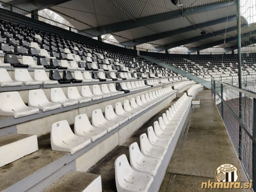 Južna tribuna. Južna tribuna.