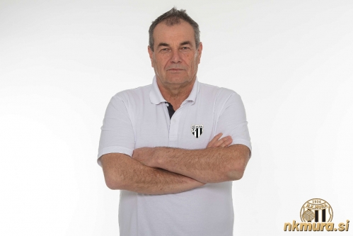 Športni direktor ŽNK Mura Nona Štefan Kozic je pobudnik ženskega nogometa v Prekmurju. Leta 1999 je zbral ekipo deklic in z njimi pričel s sistematičnim delom.