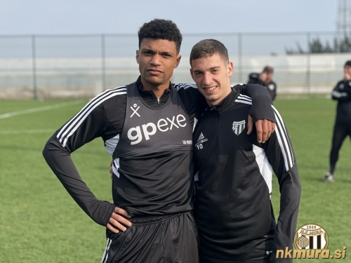 Darick Kobie Morris in Ivan Šarić. Darick Kobie Morris in Ivan Šarić.