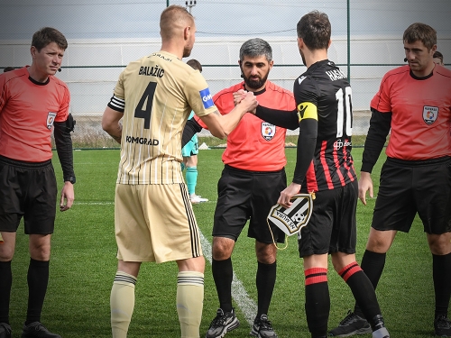 Pozdrav kapetanov Gregorja Balažica in Ferhana Hasanija. Pozdrav kapetanov Gregorja Balažica in Ferhana Hasanija.