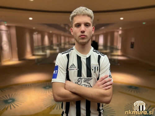 Niko Kasalo je na pripravah v Turčiji podajšal pogodbo z Muro. Niko Kasalo je na pripravah v Turčiji podajšal pogodbo z Muro.