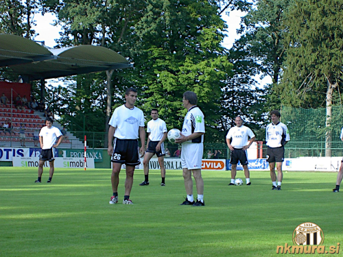 Miroslav Blažević in njegov prvi uradni trening na Fazaneriji. Miroslav Blažević in njegov prvi uradni trening na Fazaneriji.