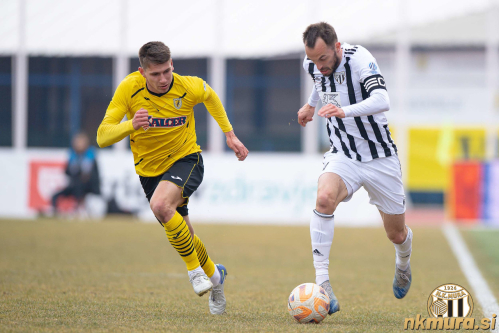 Kapetan Žiga Kous je znova zaigral na levi strani.