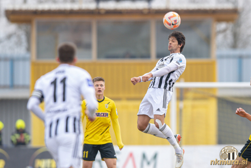 Lazar Zličić. Ob njem je igralec Radomelj Madžid Šošić.