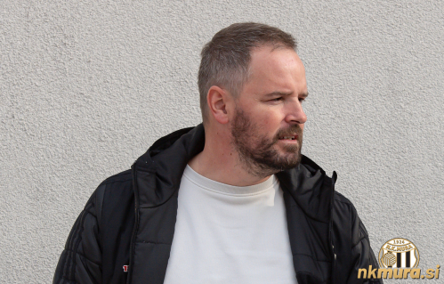 Damir Čontala se sklada s klubsko filozofijo - vzgojo in napredkom mladih igralcev. O njegovi zamenjavi ne razmišljajo. Damir Čontala se sklada s klubsko filozofijo - vzgojo in napredkom mladih igralcev. O njegovi zamenjavi ne razmišljajo.