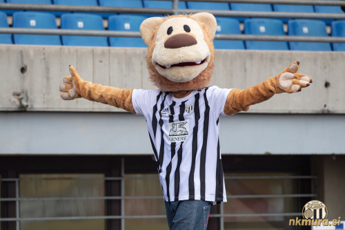 Lejv Murinega sponzorja Generalija na stadionu ŽAK v Ljubljani.