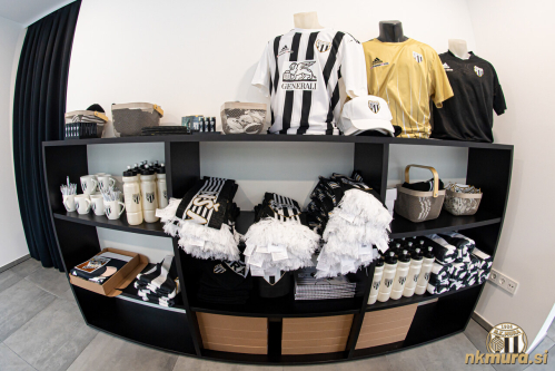 Čarno-bejla bauta. Čarno-bejla bauta.