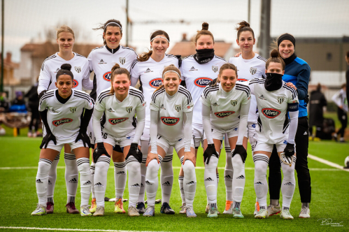 Stojijo od leve: Lea Dolinar, Evelina Kos, Kaja Korošec, Špela Rozmarič, Lucija Kos, Iva Kocijan. Spodnja vrsta: De Jesus Matos Josilene, Tija Šoštarič Karič, Živa Rakovec, Anja Eferl in Špela Kolbl. Stojijo od leve: Lea Dolinar, Evelina Kos, Kaja Korošec, Špela Rozmarič, Lucija Kos, Iva Kocijan. Spodnja vrsta: De Jesus Matos Josilene, Tija Šoštarič Karič, Živa Rakovec, Anja Eferl in Špela Kolbl.