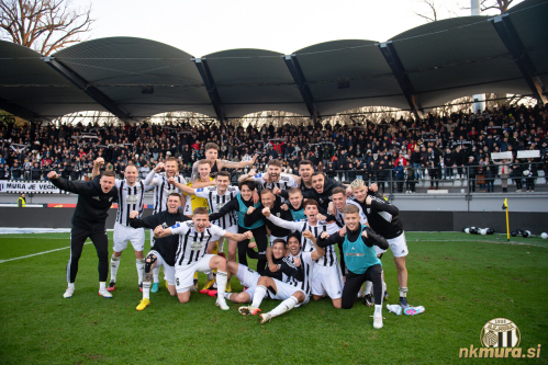 Na Fazaneriji smo po dolgem času videli skupinsko fotografijo pred navijači. Na Fazaneriji smo po dolgem času videli skupinsko fotografijo pred navijači.