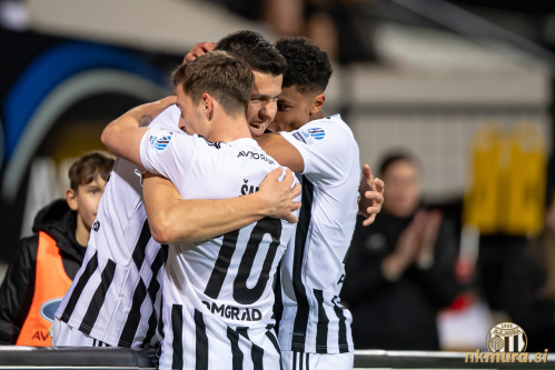 Veselje murašev. Od leve: Ivan Šarić, Mirlind Daku in Darick Kobie Morris. Veselje murašev. Od leve: Ivan Šarić, Mirlind Daku in Darick Kobie Morris.