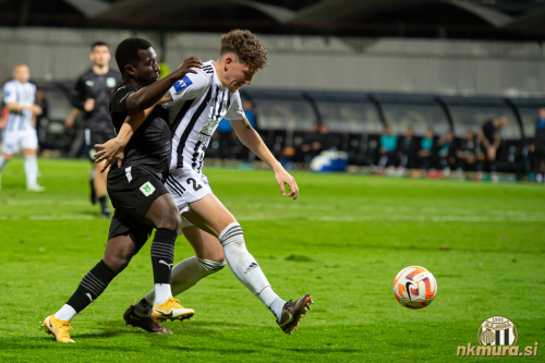 Dvoboj Kaija Cipota z igralcem Olimpije. Dvoboj Kaija Cipota z igralcem Olimpije.