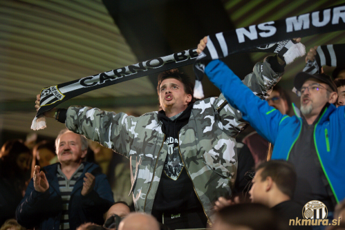 Čustva na tribunah. Čustva na tribunah.