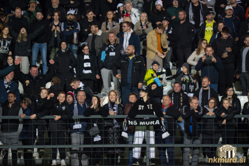 Polne tribune zvestih navijačev ... Polne tribune zvestih navijačev ...