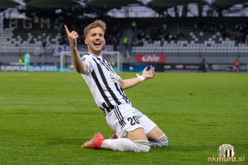 Prvenec Nika Kasala. Pri sedemnajstih letih, dveh mesecih in devetnajstih dneh. Prvenec Nika Kasala. Pri sedemnajstih letih, dveh mesecih in devetnajstih dneh.