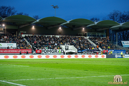 Pogled na dobro napolnjene tribune Fazanerije. Pogled na dobro napolnjene tribune Fazanerije.