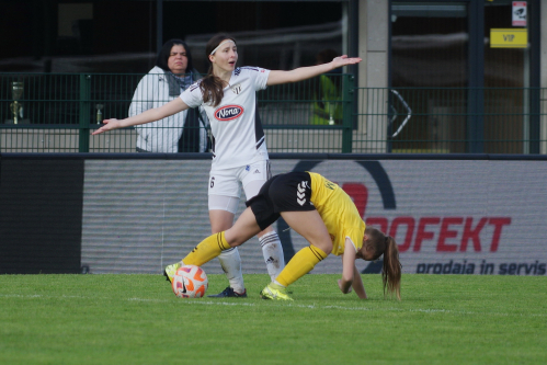 Kaja Korošec je dosegla dva zadetka. Kaja Korošec je dosegla dva zadetka.