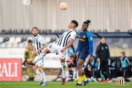 Žiga Kous, Darick Kobie Morris in Charles Chukwubuikem Ikwuemesi. Žiga Kous, Darick Kobie Morris in Charles Chukwubuikem Ikwuemesi.