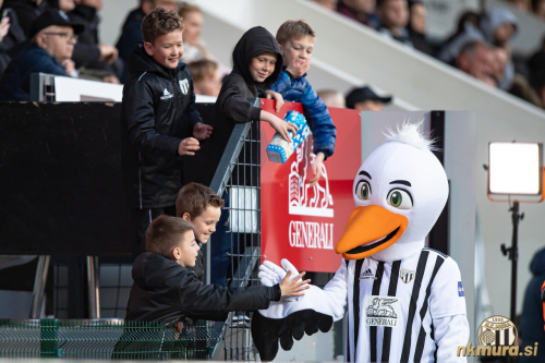 Štrki je znova zabaval gledalce. Štrki je znova zabaval gledalce.