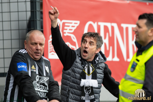 Navijača v Bergdoktor koutu. Navijača v Bergdoktor koutu.