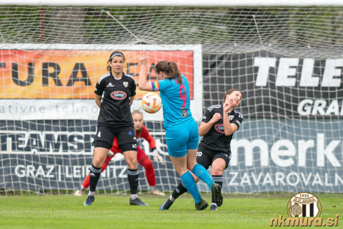 Evelina Kos, Katja Turk in Tija Šoštarič Karič. Evelina Kos, Katja Turk in Tija Šoštarič Karič.