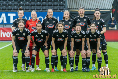 Začetna enajsterica Mure. Stojijo od leve: Kolbl, Kocijan, Silva Bomfim, Hofman, E. Kos, L. Kos. Čepijo od leve: Sok, De Jesus Matos, Vasović, Karič in Korošec. Začetna enajsterica Mure. Stojijo od leve: Kolbl, Kocijan, Silva Bomfim, Hofman, E. Kos, L. Kos. Čepijo od leve: Sok, De Jesus Matos, Vasović, Karič in Korošec.