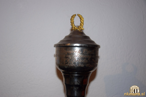 Priznanje, ki ga je za 15-letno udejstvovanje v klubu prejel Ciril Klajnšček. Priznanje, ki ga je za 15-letno udejstvovanje v klubu prejel Ciril Klajnšček.