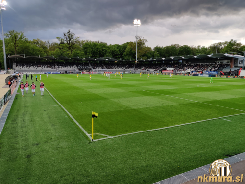 Tekma in ogrevanje igralcev. Tekma in ogrevanje igralcev.