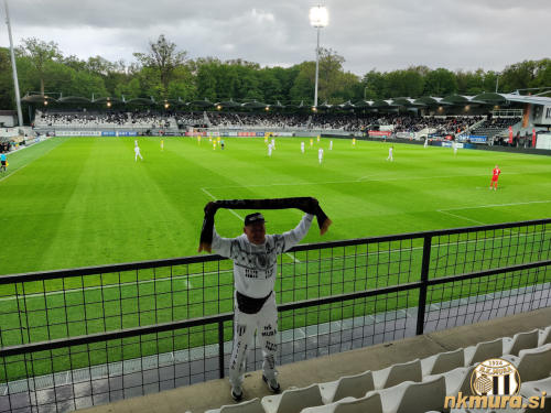 Navijač na severni tribuni. Navijač na severni tribuni.