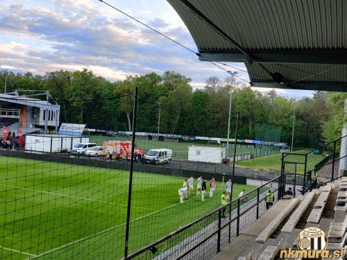 Zagovor igralcev pri najzvestejših navijačih. Zagovor igralcev pri najzvestejših navijačih.