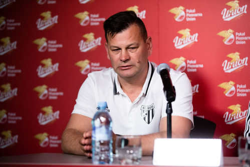 Začasni trener Mure Robert Berendijaš. Začasni trener Mure Robert Berendijaš.