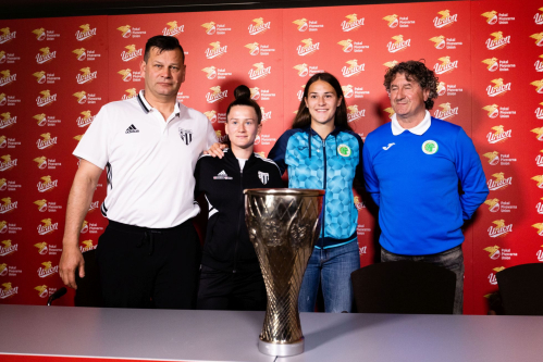 Akterji finala. Od leve: Robert Berendijaš (začasni trener Mure), Špela Kolbl, Ana Milović in Zlatko Gabor (trener Olimpije). Akterji finala. Od leve: Robert Berendijaš (začasni trener Mure), Špela Kolbl, Ana Milović in Zlatko Gabor (trener Olimpije).