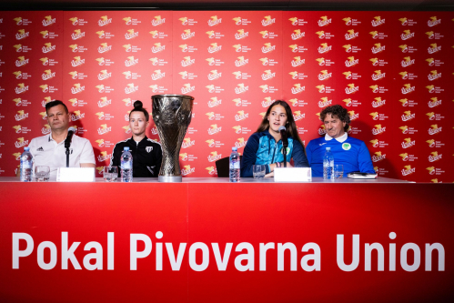 Novinarska konferenca pred finalom pokala. Od leve: Robert Berendijaš, Špela Kolbl, Ana Milović in Zlatko Gabor. Novinarska konferenca pred finalom pokala. Od leve: Robert Berendijaš, Špela Kolbl, Ana Milović in Zlatko Gabor.