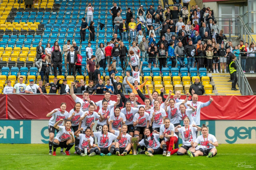 Zgornja vrsta od leve: Denis Vöröš (trener vratark), Marsel Müller (fizioterapevt), Simon Jakšič (podpredsednik), Robert Kuzmič (predsednik), Simon Škerlak (tehnični vodja), Smiljan Fekonja (predstavnik sponzorja Nona). Srednja vrsta: Sok, Hofman, Kolbl, L. Kos, Korošec, E. Kos, Eferl, Horvat, Hrga, Rakovec, Cvetkovič, Curman. Čepijo: Vasović, Bomfim, Matos, Klopčič, Karič, Kocijan, Dolinar in Rozmarič. Zgornja vrsta od leve: Denis Vöröš (trener vratark), Marsel Müller (fizioterapevt), Simon Jakšič (podpredsednik), Robert Kuzmič (predsednik), Simon Škerlak (tehnični vodja), Smiljan Fekonja (predstavnik sponzorja Nona). Srednja vrsta: Sok, Hofman, Kolbl, L. Kos, Korošec, E. Kos, Eferl, Horvat, Hrga, Rakovec, Cvetkovič, Curman. Čepijo: Vasović, Bomfim, Matos, Klopčič, Karič, Kocijan, Dolinar in Rozmarič.