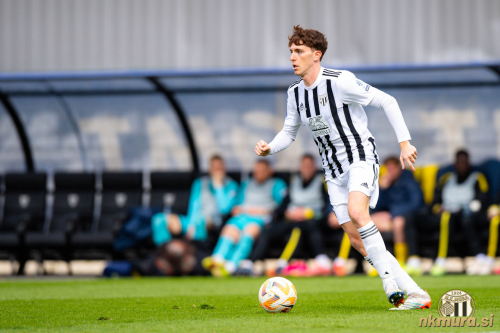 Filippo Tripi se je ustalil na položaju zadnjega veznega. Filippo Tripi se je ustalil na položaju zadnjega veznega.