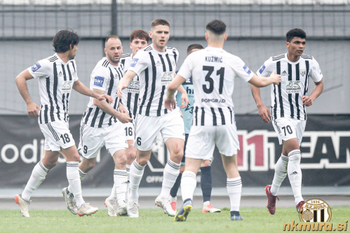 Muraši po doseženem zadetku Morrisa. Od leve: Zličić, Maruško, Tripi, Beganović, Kuzmič in Morris. Muraši po doseženem zadetku Morrisa. Od leve: Zličić, Maruško, Tripi, Beganović, Kuzmič in Morris.