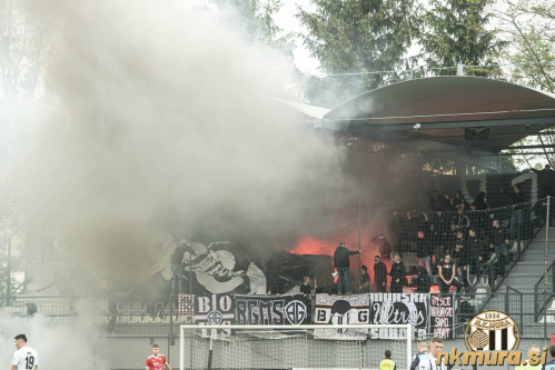 Pirotehnični vložek Black Gringosov. Pirotehnični vložek Black Gringosov.