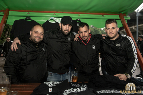 Stojnica Black Gringosov na Murini nouči.