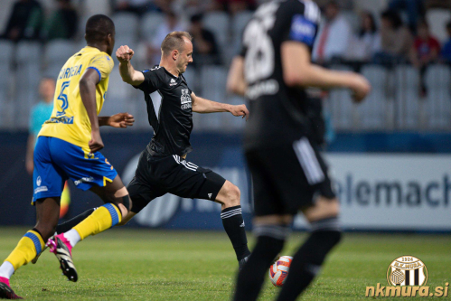 Murin veteran Matic Maruško in Omar Correia.