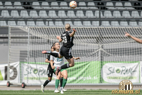 Lea Dolinar je bila višja od Urške Bratuša. Lea Dolinar je bila višja od Urške Bratuša.