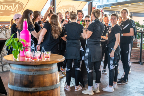 Igralke Mure None. Igralke Mure None.