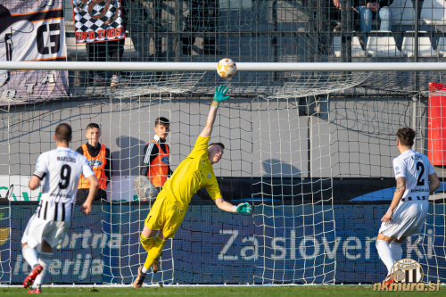 Klemen Mihelak na tekmi Mura : Maribor, 5. marca 2023. Klemen Mihelak na tekmi Mura : Maribor, 5. marca 2023.