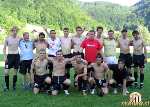 Po koncu tekme v Zagorju, 28. maja 2005. Stojijo od leve: Borut Tisnikar, Milan Miklavič (trener), Franc Fridl, Vojko Horvat, Darko Prša, Mario Zlatar, Mirko Smodej (pomočnik trenerja), Marko Balažic, Dominik Novak (fizioterapevt), Amel Mujčinovič, Robert Najdenov. Čepijo: Nejc Omladič, Denis Žilavec, Kristjan Kulčar, Vladimir Kokol, Aleš Mejač. Po koncu tekme v Zagorju, 28. maja 2005. Stojijo od leve: Borut Tisnikar, Milan Miklavič (trener), Franc Fridl, Vojko Horvat, Darko Prša, Mario Zlatar, Mirko Smodej (pomočnik trenerja), Marko Balažic, Dominik Novak (fizioterapevt), Amel Mujčinovič, Robert Najdenov. Čepijo: Nejc Omladič, Denis Žilavec, Kristjan Kulčar, Vladimir Kokol, Aleš Mejač.